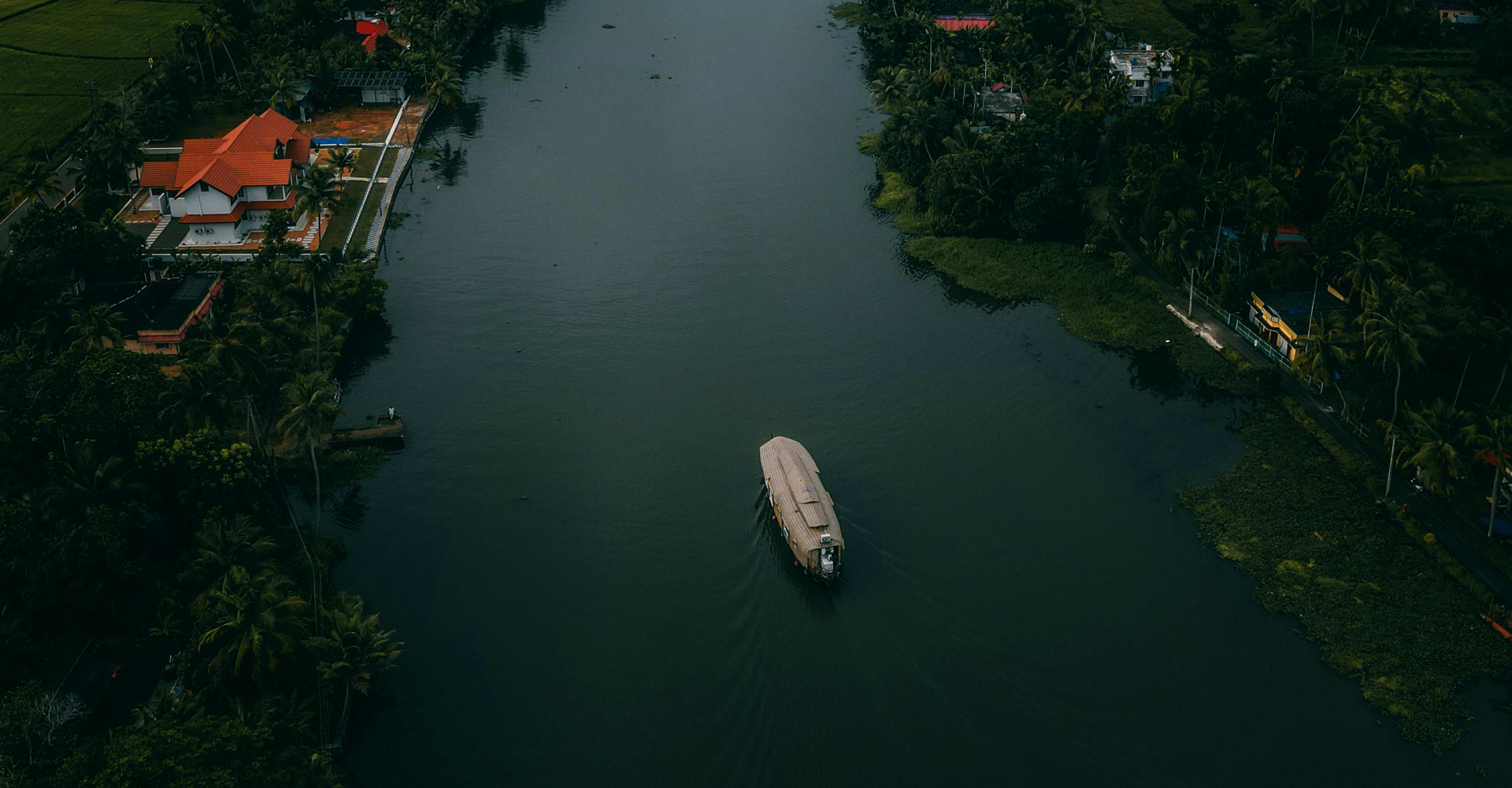 Best luxury houseboats in Alleppey